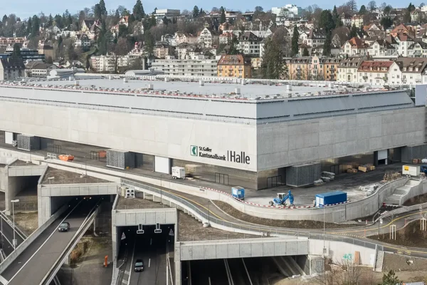 Olma Halle 1 von aussen. Neue Videoüberwachung mit Sicherheitskonzept der ES Sicherheit